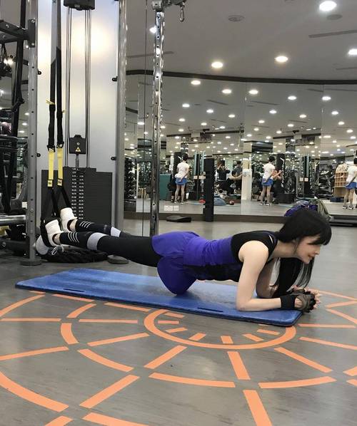 健身房美魔女的逆天身材:辣妈张婷媗的冻龄秘诀