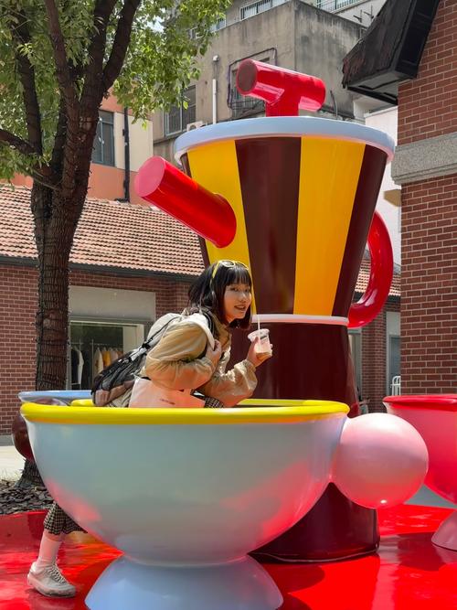 变身夏日V1.37游戏介绍：和TS室友的火辣暑假