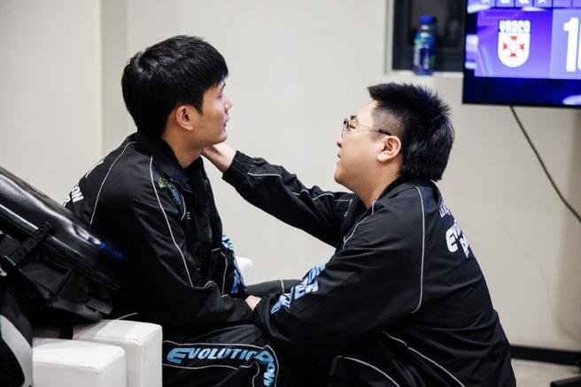 SoloFeng：从暗夜猎手到电竞CP的精彩人生