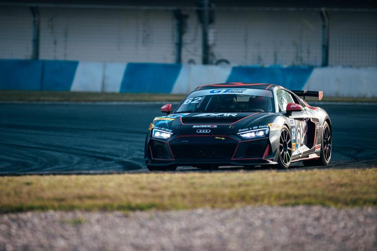 速度生活中文版攻略：轻松掌握赛车技巧赢取胜利