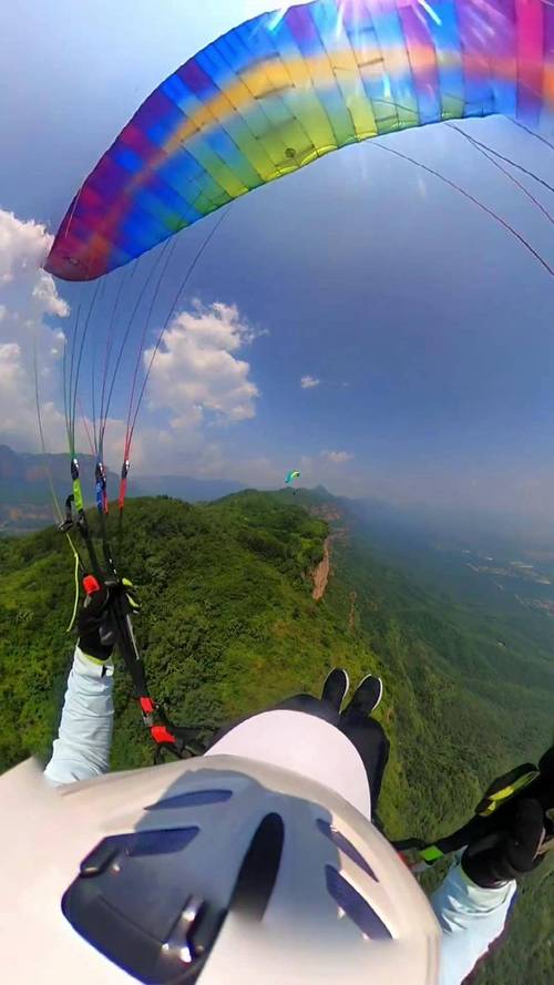 动力滑翔机飞行技巧：安全驾驶与高空翱翔
