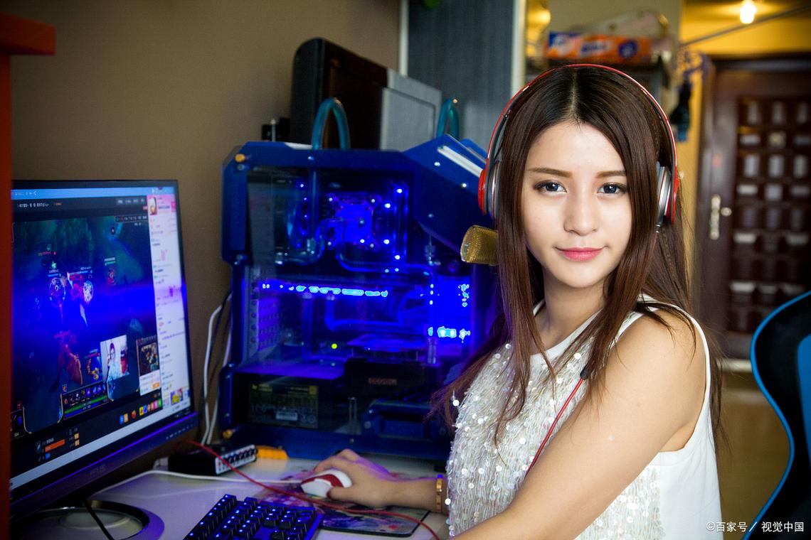 沉迷游戏的她：女大学生更新地址求分享！