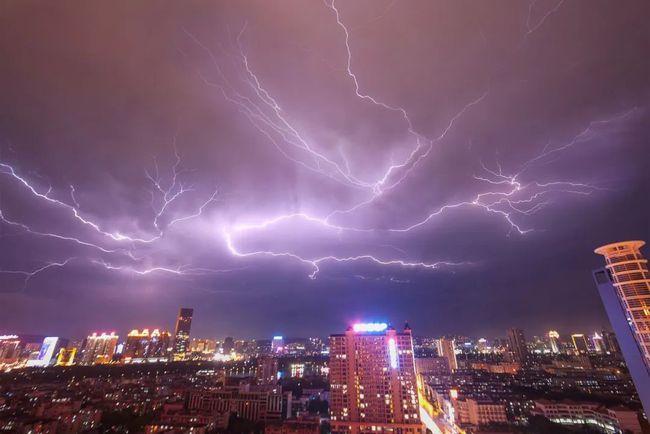 天上惊雷一道闪电到底有多少度电？