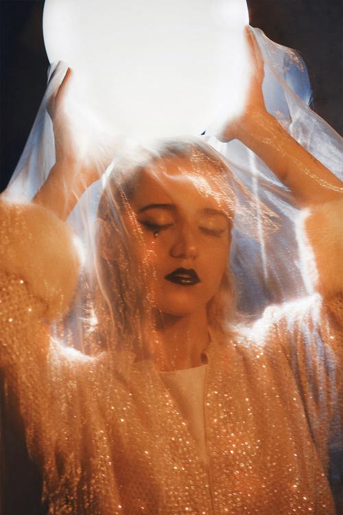 闭着眼睛最新版本体验，感受不一样的视听盛宴