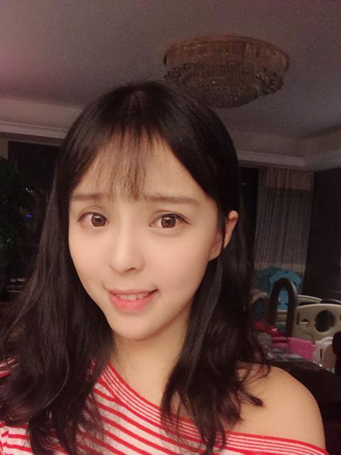 炉石老板娘萌太奇：电竞女神的传奇人生