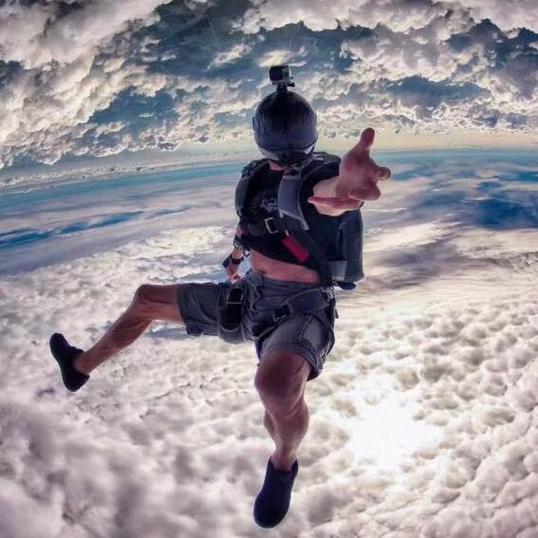 极限跳跃:挑战你的心理极限,释放压力!