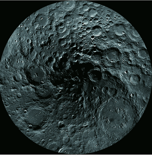 揭秘:月球两极有冰雪的可能性有多大?