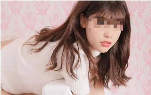 沉迷游戏的她：女大学生更新地址求分享！