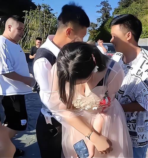 婚闹官方网站：海量资源，免费高清电影在线播放！