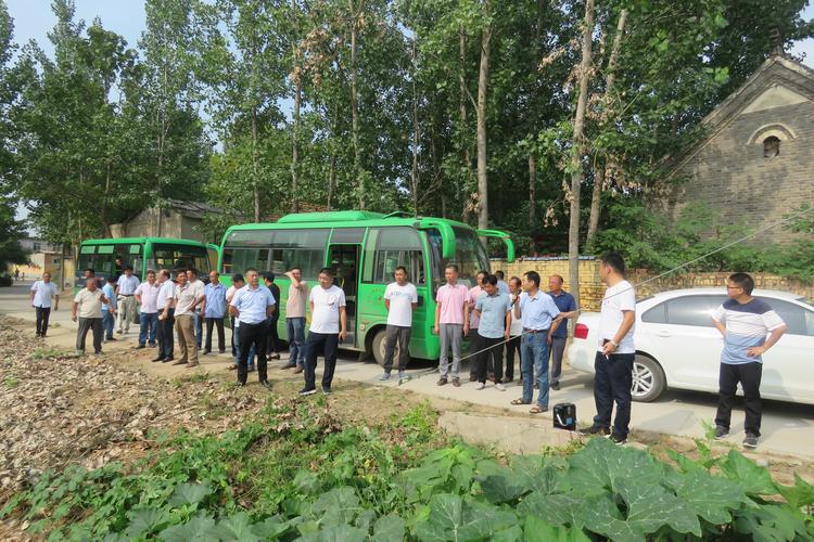 你还在找肉壺村?这里提供最新可用地址