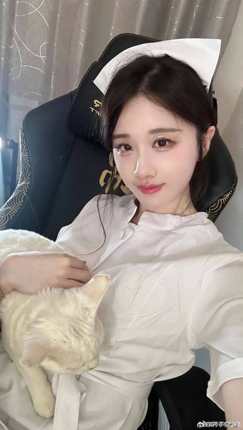 轩子巨二兔游戏经历全揭秘：从斗鱼到BIGO