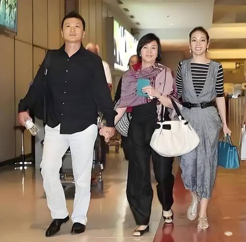 甜心妈妈最新动态：辣妈带娃的日常分享