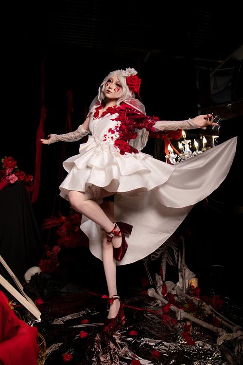 新婚妻子Cosplay日常:最新分享,超甜互动瞬间