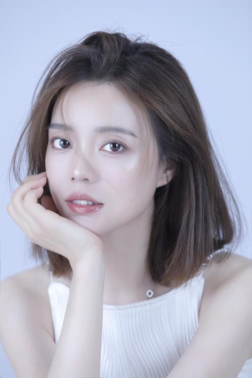 想看李丽莎写真？秀人网安卓下载方法