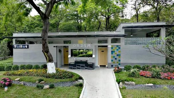 夏日小公园的厕所最新版本下载:轻松畅玩