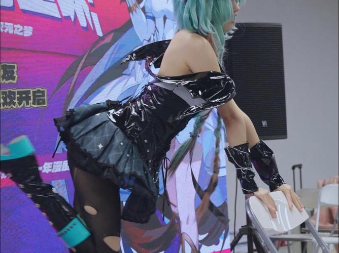 想看coser幕后？汉化版花絮最新更新来啦！