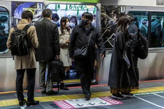 痴汉电车2版本大全：完整资源合集，一次看个够！