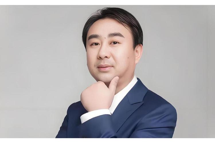 打工人张伟官方网站:从打工人到CEO的逆袭之路