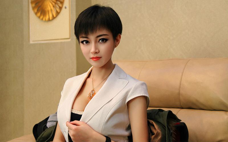 想玩乳神家之馆?教你快速下载安装的方法