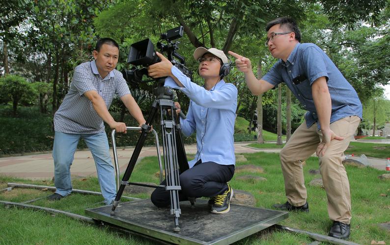 导演请拍摄各种各样的我最新版本是多少?(最新版优势对比分析!)