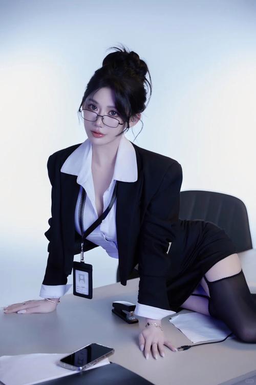 寻找刺激？性感办公室游戏官网，满足你的所有幻想！